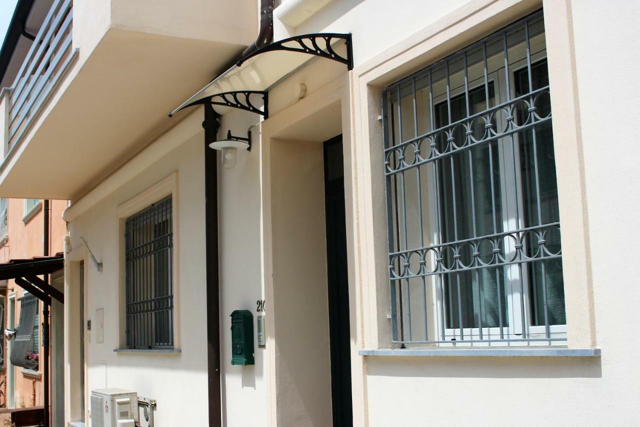 Casa Lu' Villa Viareggio Bagian luar foto
